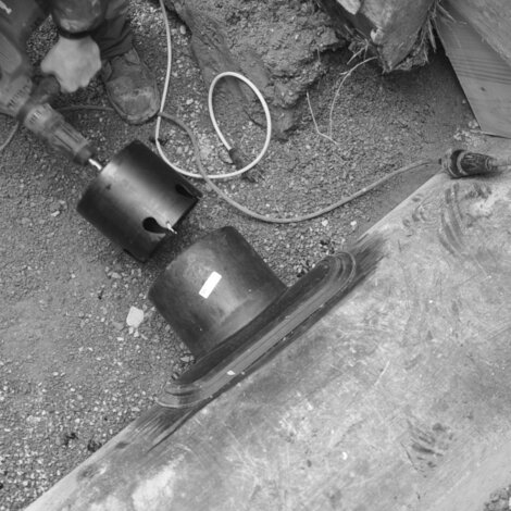 Vacuum-loading sewage saddle