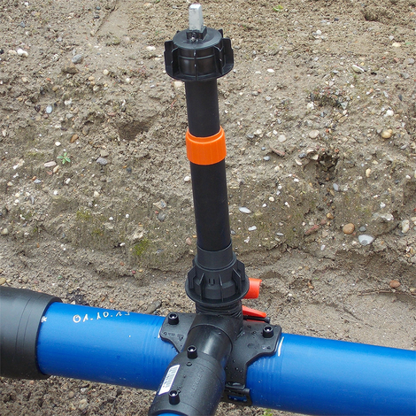 Installation kit for tapping valves