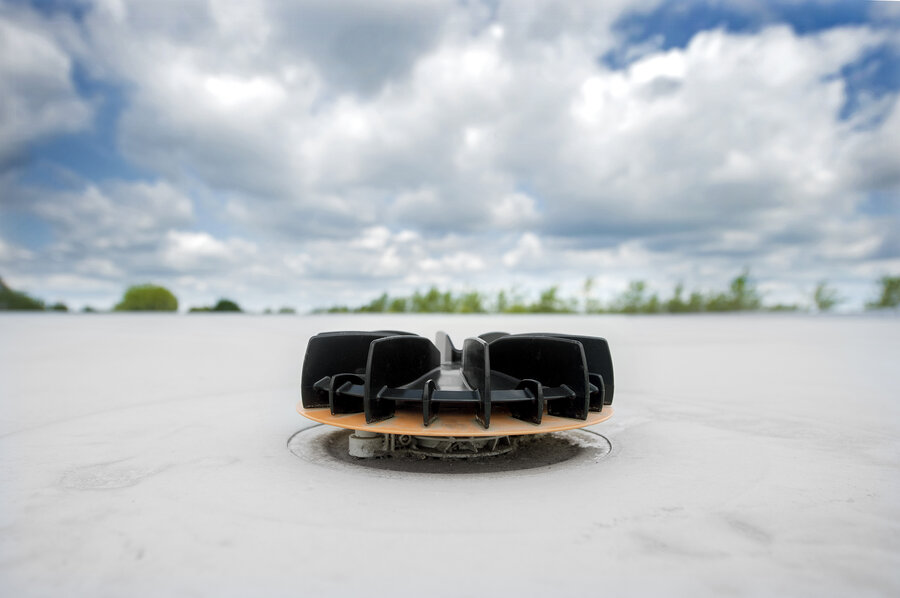 Akasison Siphonic roofdrainage airbaffle installed on a roof of a logistic centre